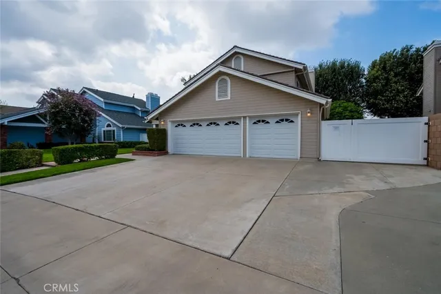 a view of an house with backyard space and garden