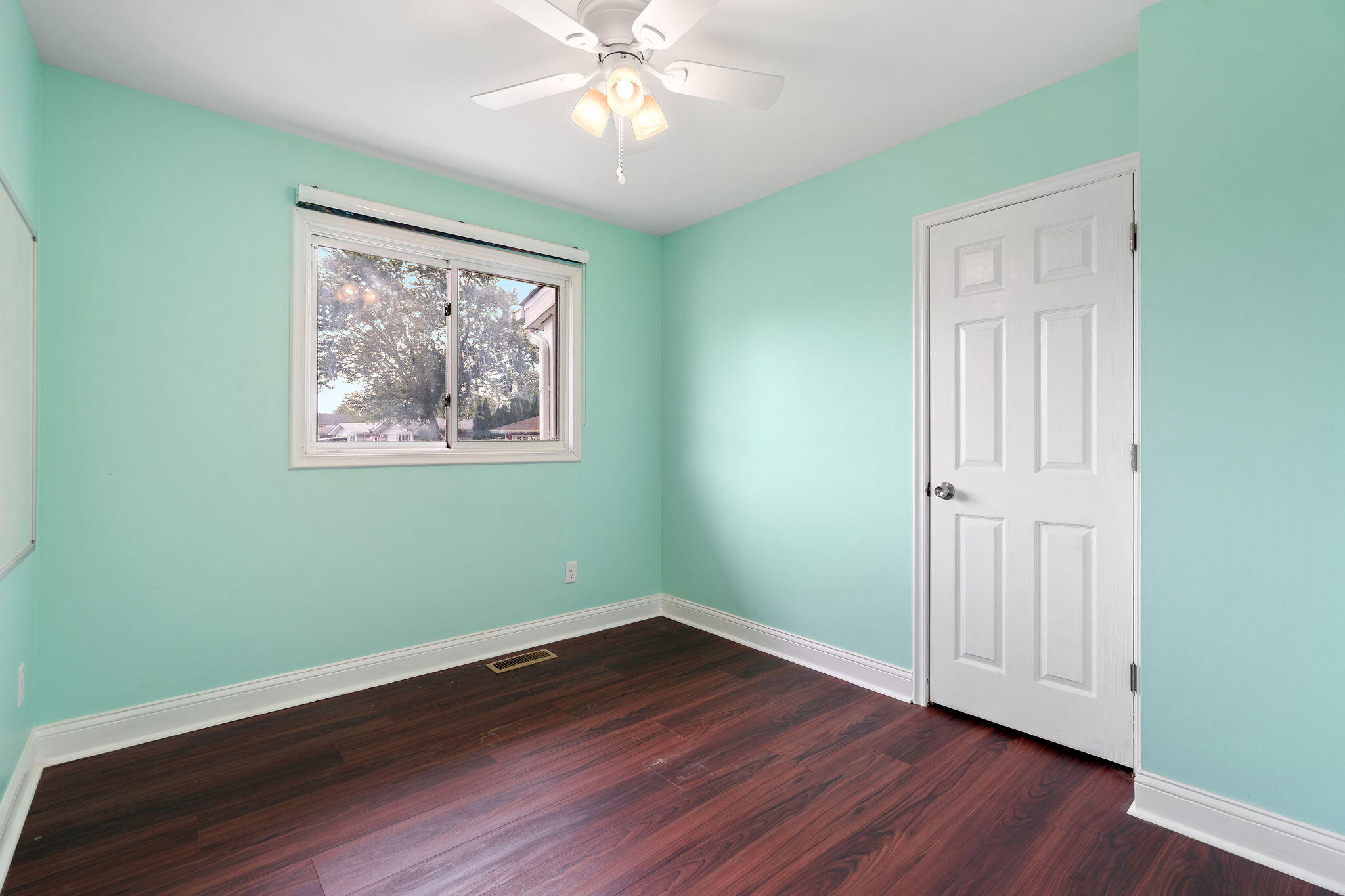 385 Riviera Court Valparaiso, IN 46385 - Photo 19 of 26 2048x1365