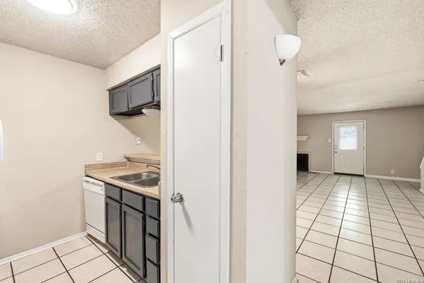 $1,095 | 4927 Ty Terrace Street, Unit 3, San Antonio, TX 78229