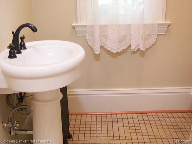 13700 12 Mile Road South Lyon, MI 48178 - Photo 14 of 34 full bath main floor