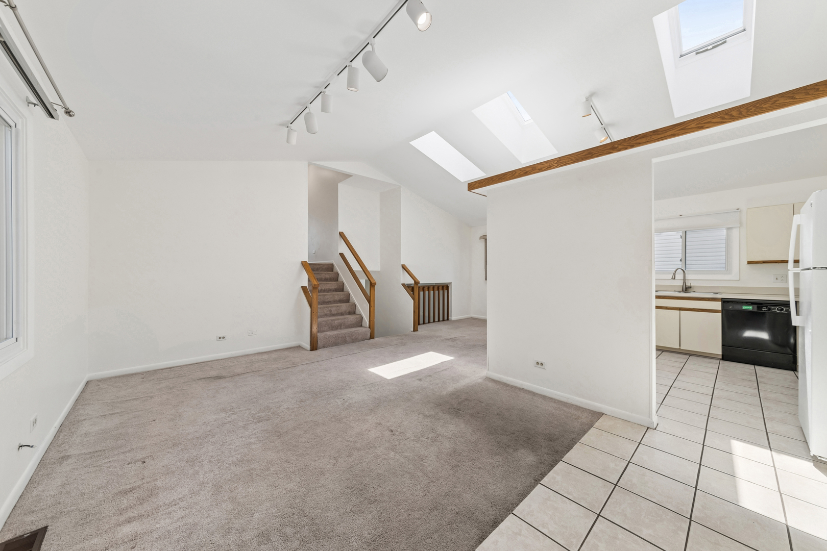9 Morningside Drive, Unit 9 Roselle, IL 60172 - Photo 5 of 20