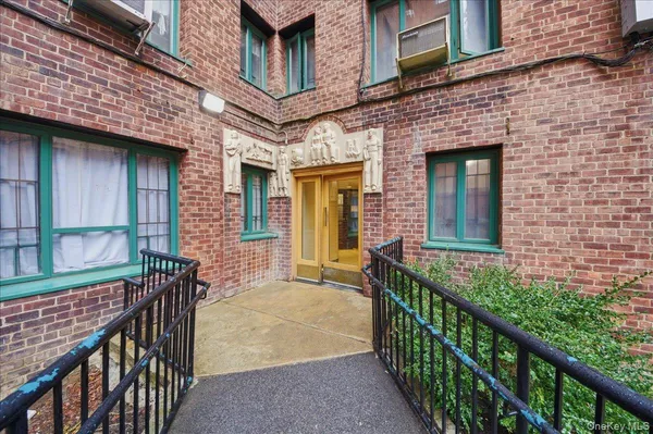 $289,999 | 1420 Parkchester Road, Unit MF | Parkchester