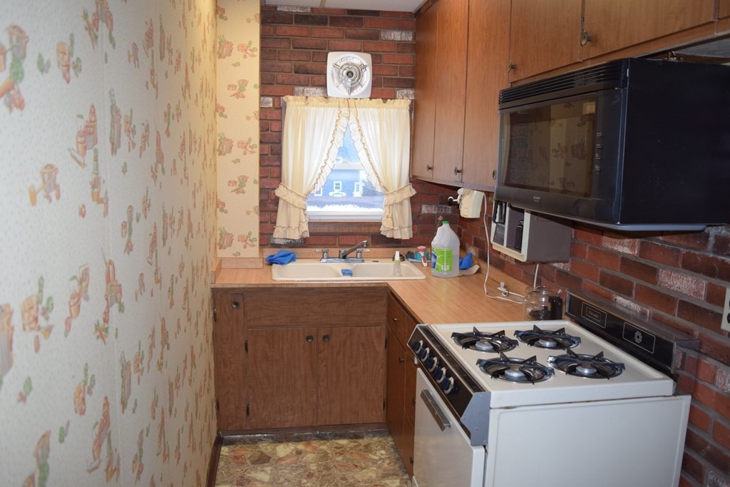606 Prospect Street Fall River, MA 02720 - Photo 5 of 22 Gallery Image 5