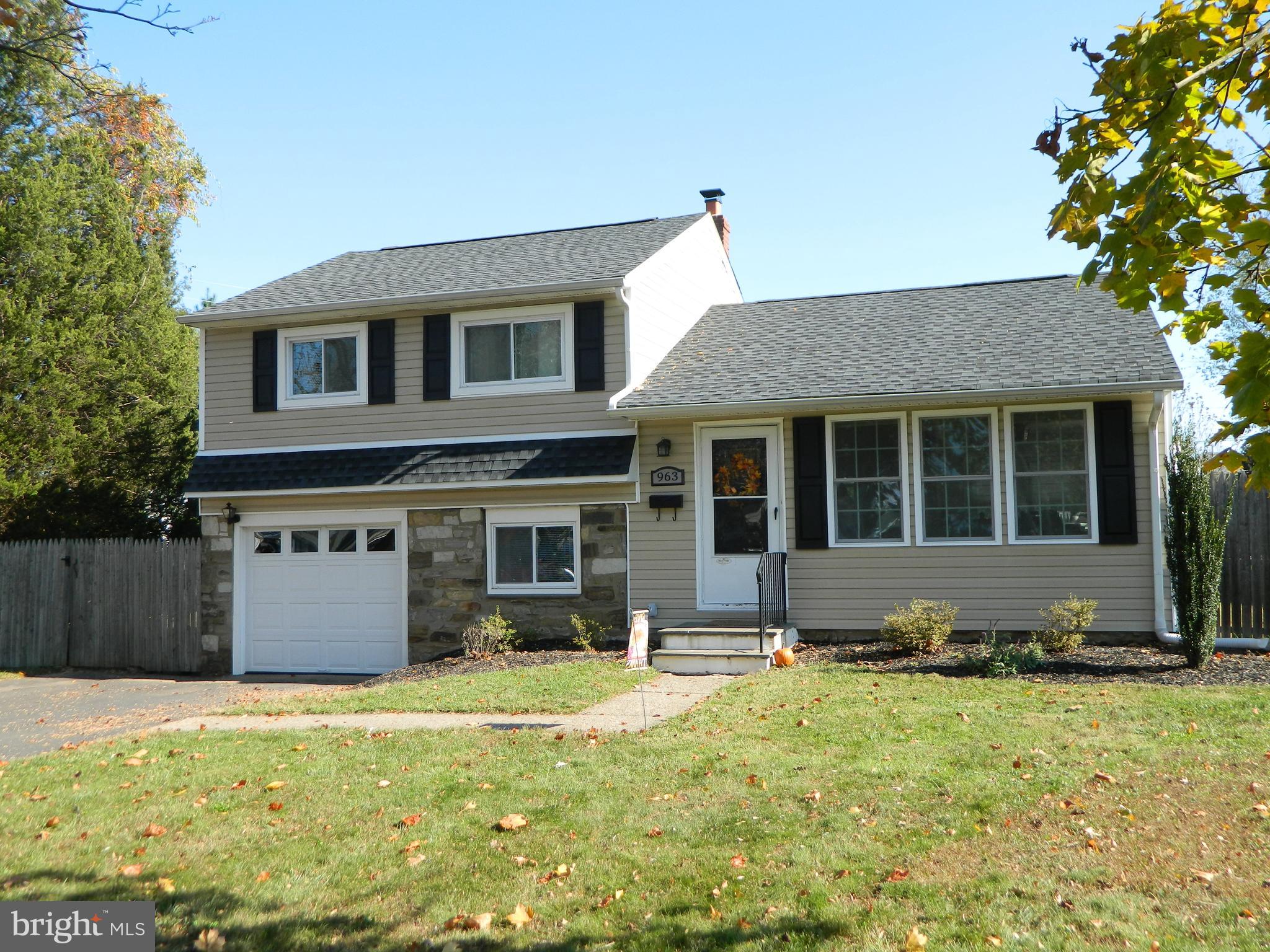 963 Catalpa Road Warminster, PA 18974 - Photo 1 of 30 Large corner property