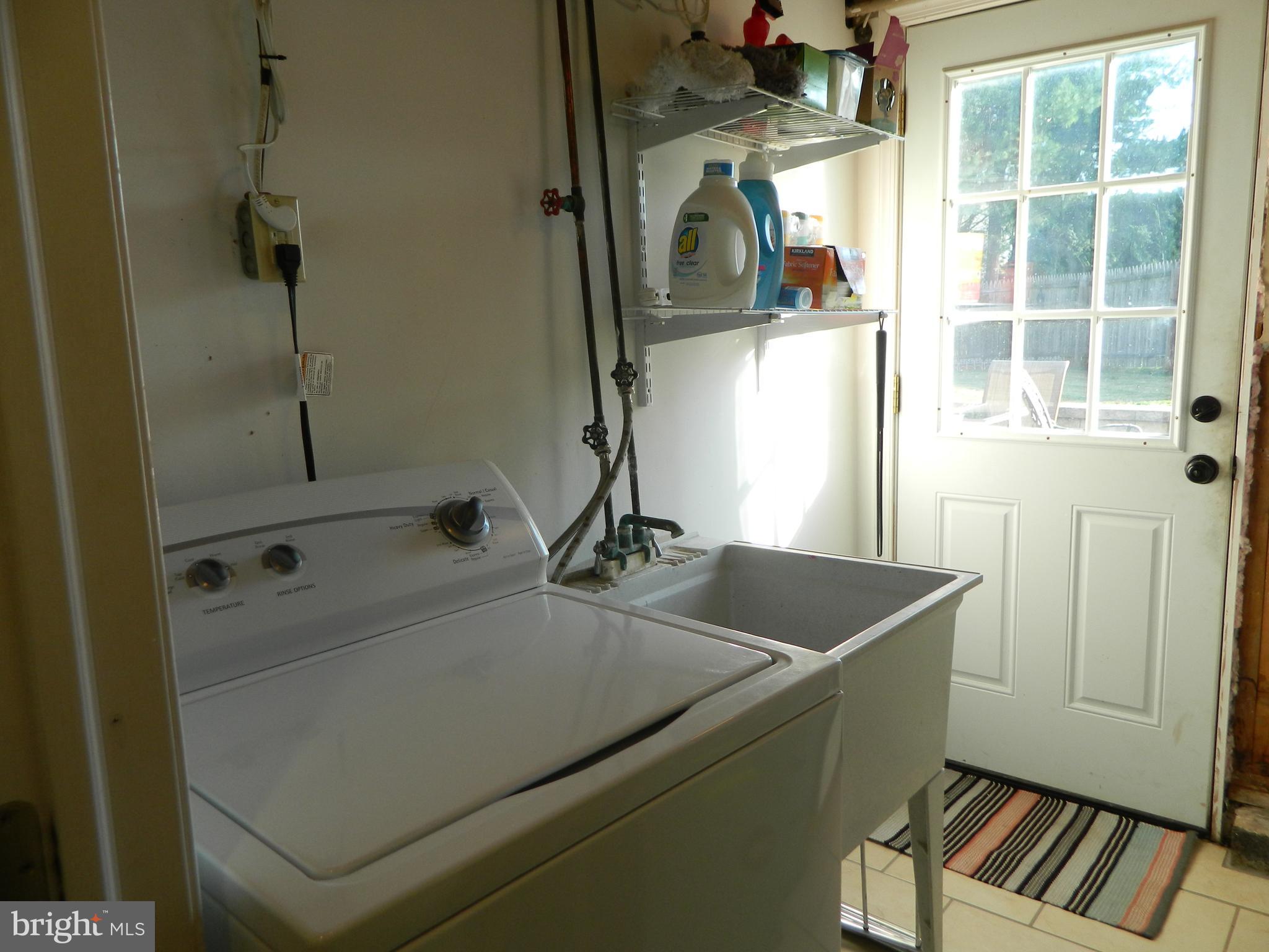 963 Catalpa Road Warminster, PA 18974 - Photo 13 of 30 Laundry/mud room