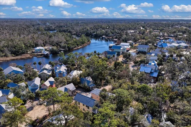 $489,000 | 305 Northeast Winslow Street, Steinhatchee, FL 32359