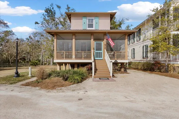 $489,000 | 305 Northeast Winslow Street, Steinhatchee, FL 32359