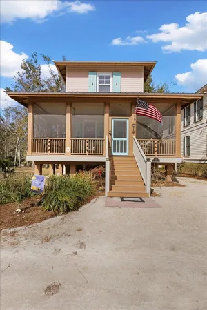 $489,000 | 305 Northeast Winslow Street, Steinhatchee, FL 32359