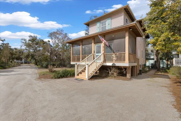 $489,000 | 305 Northeast Winslow Street, Steinhatchee, FL 32359