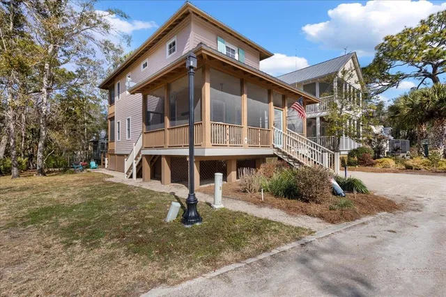 $489,000 | 305 Northeast Winslow Street, Steinhatchee, FL 32359