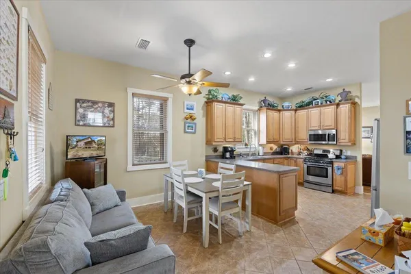 $489,000 | 305 Northeast Winslow Street, Steinhatchee, FL 32359