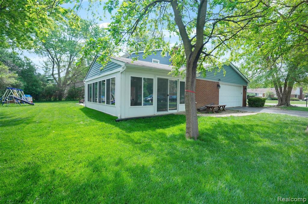 32836 Hearthstone Road Farmington Hills, MI 48334 - Photo 4 of 30