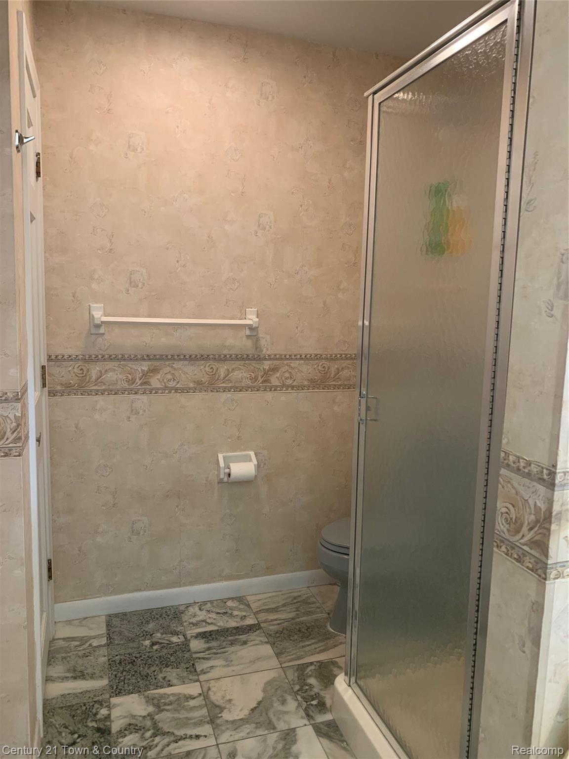 6352 Kings Pointe Road Grand Blanc, MI 48439 - Photo 20 of 21 Master bath w/ stand up shower and marble floors