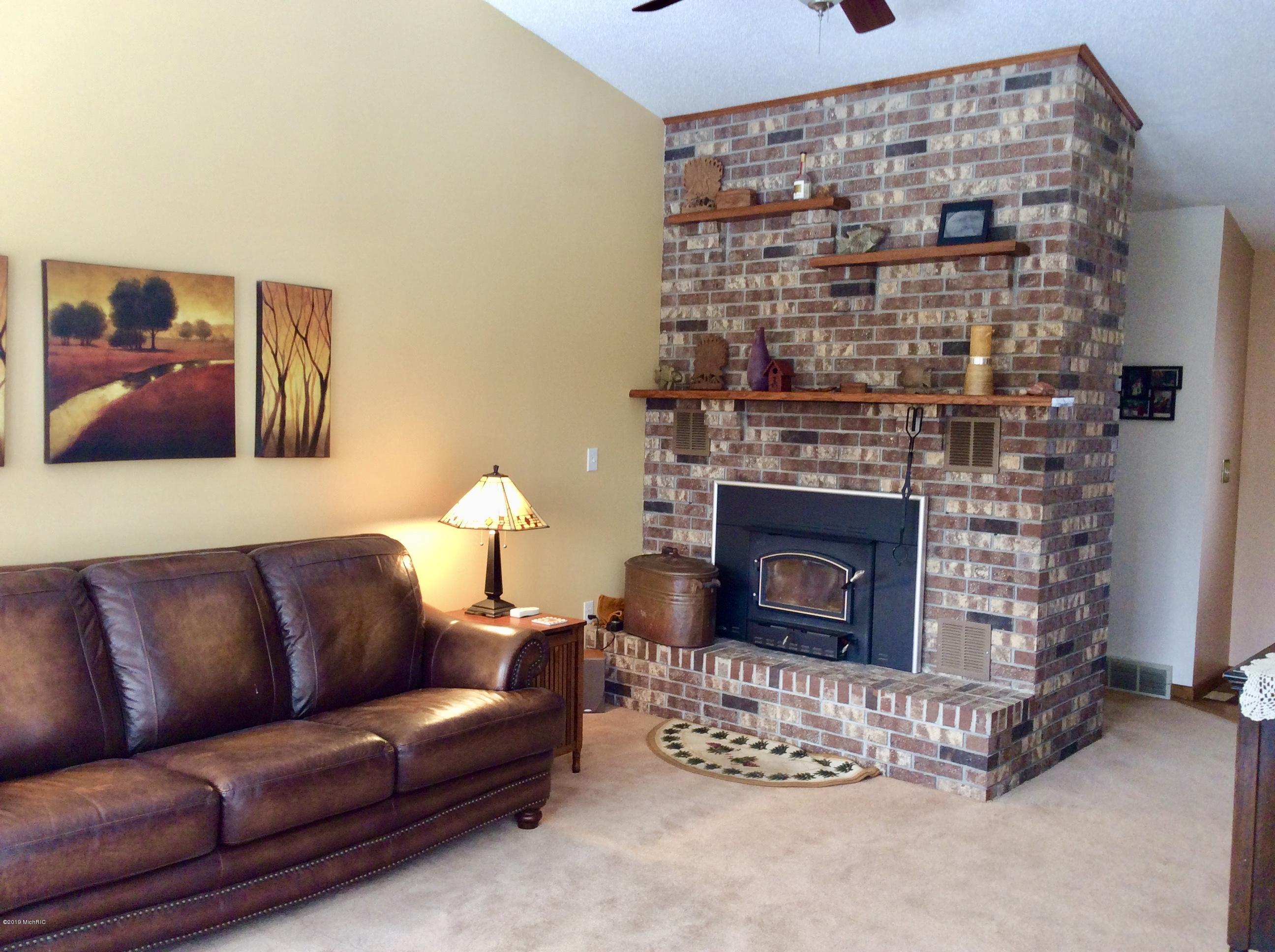 2332 Wildwood Road Manistee, MI 49660 - Photo 7 of 48 Living Room