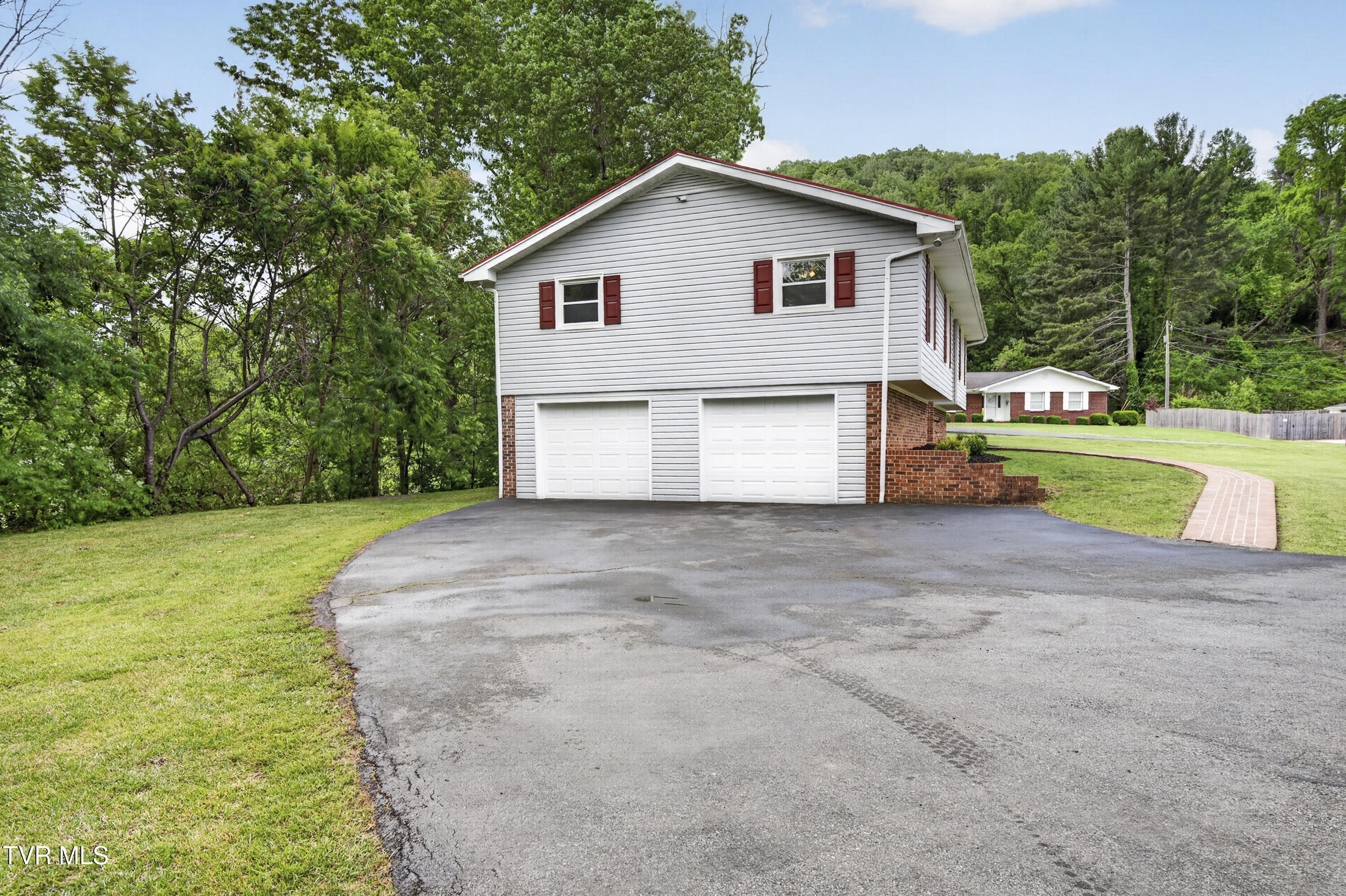 142 Backer Lane Damascus, VA 24236 - Photo 54 of 67 142-Backer-Ln-Damascus-VA Cynthia-Routon