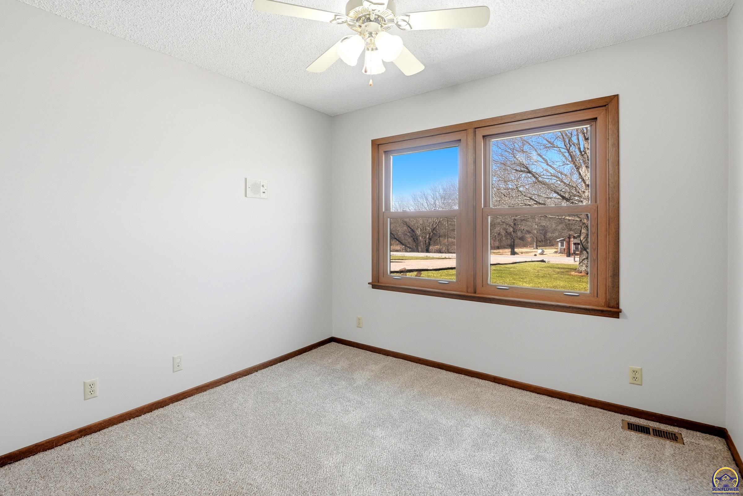 6444 Southeast Paulen Road Berryton, KS 66409 - Photo 13 of 34