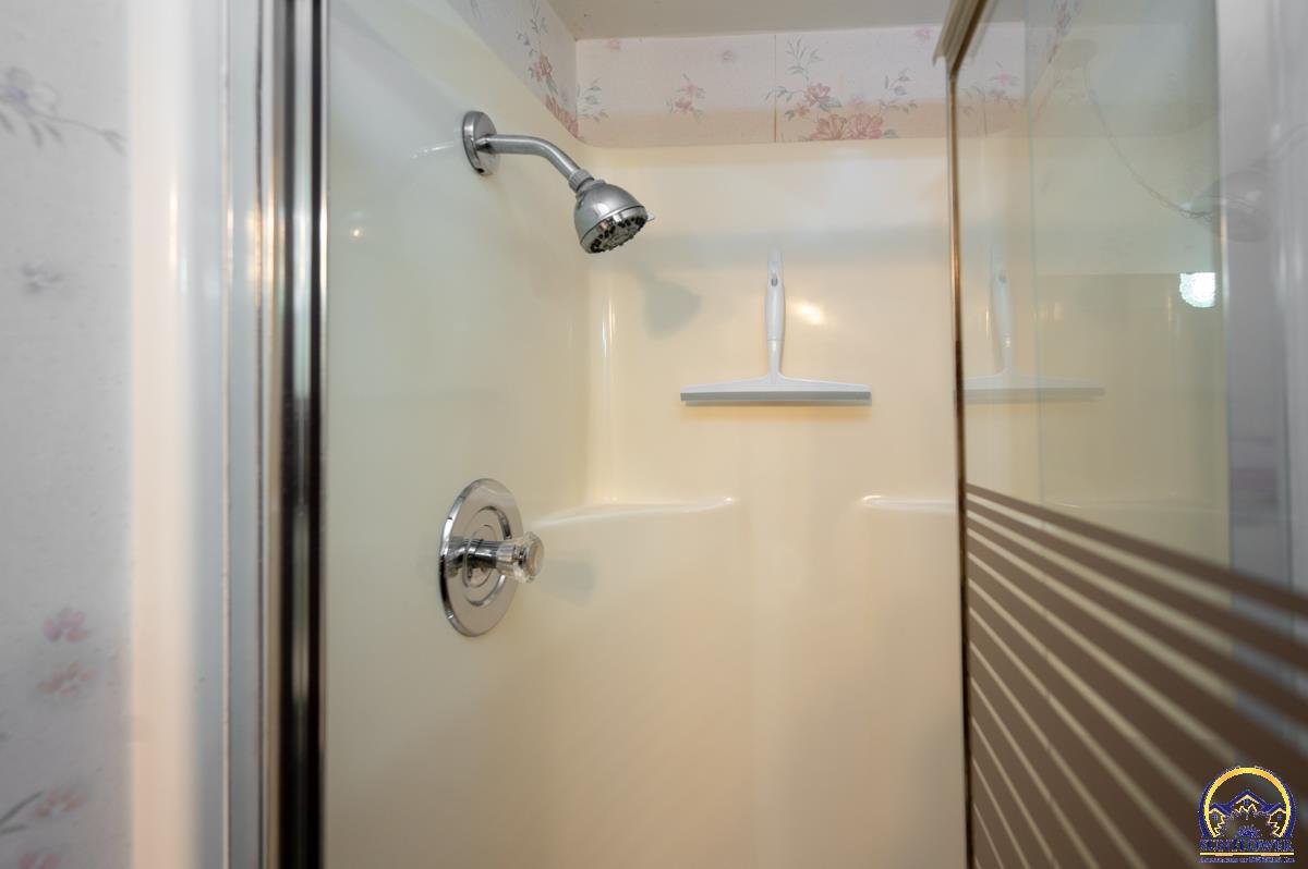 6444 Southeast Paulen Road Berryton, KS 66409 - Photo 14 of 36