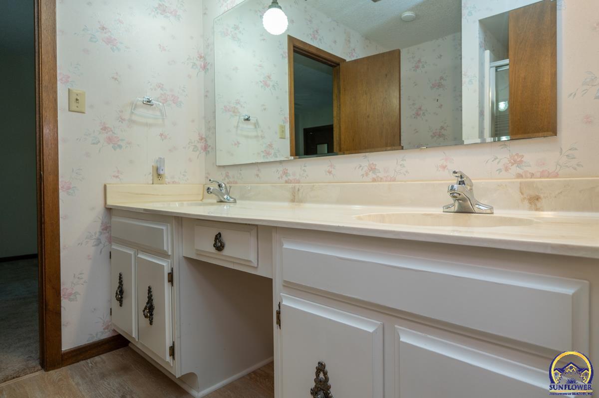 6444 Southeast Paulen Road Berryton, KS 66409 - Photo 14 of 36