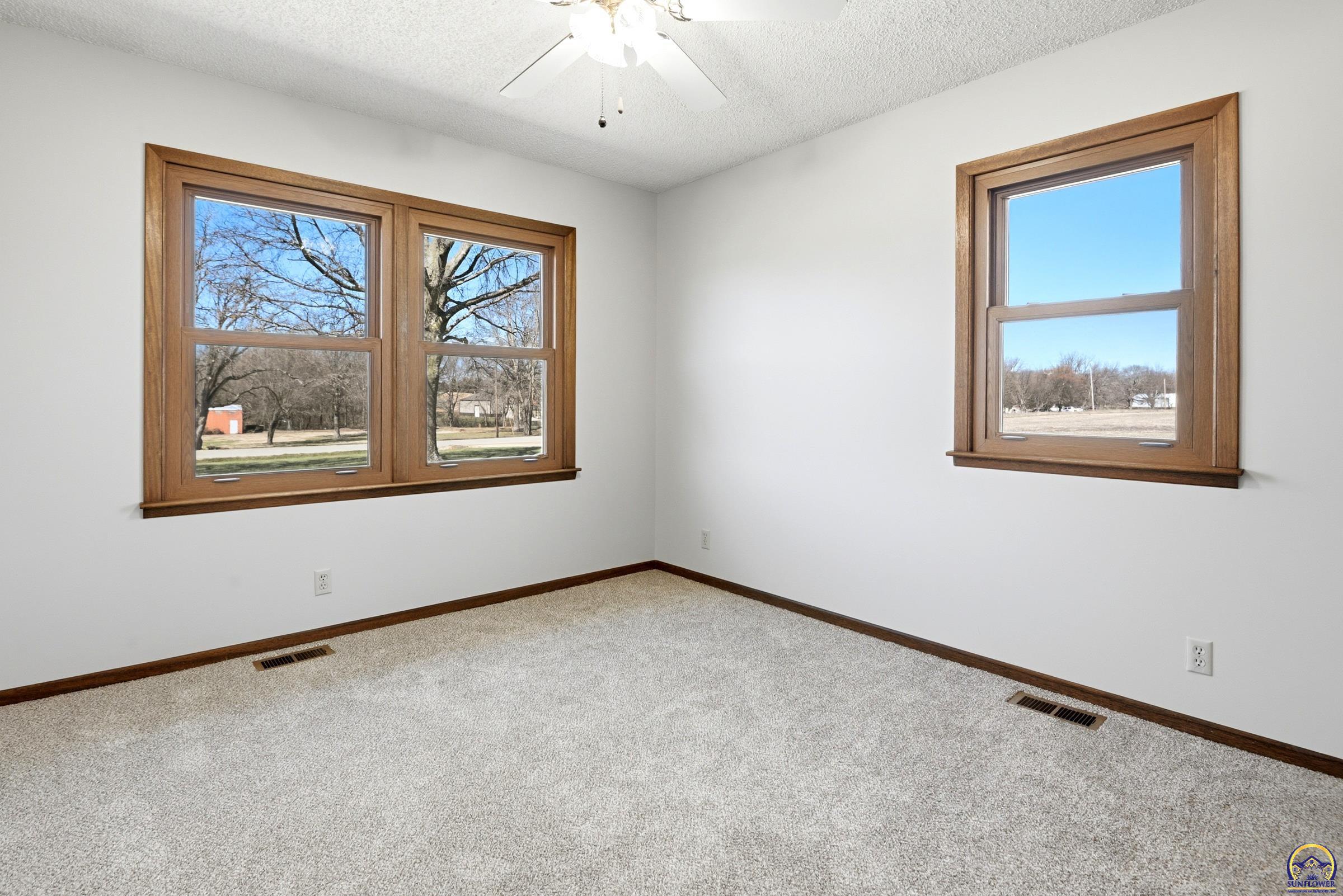 6444 Southeast Paulen Road Berryton, KS 66409 - Photo 15 of 34