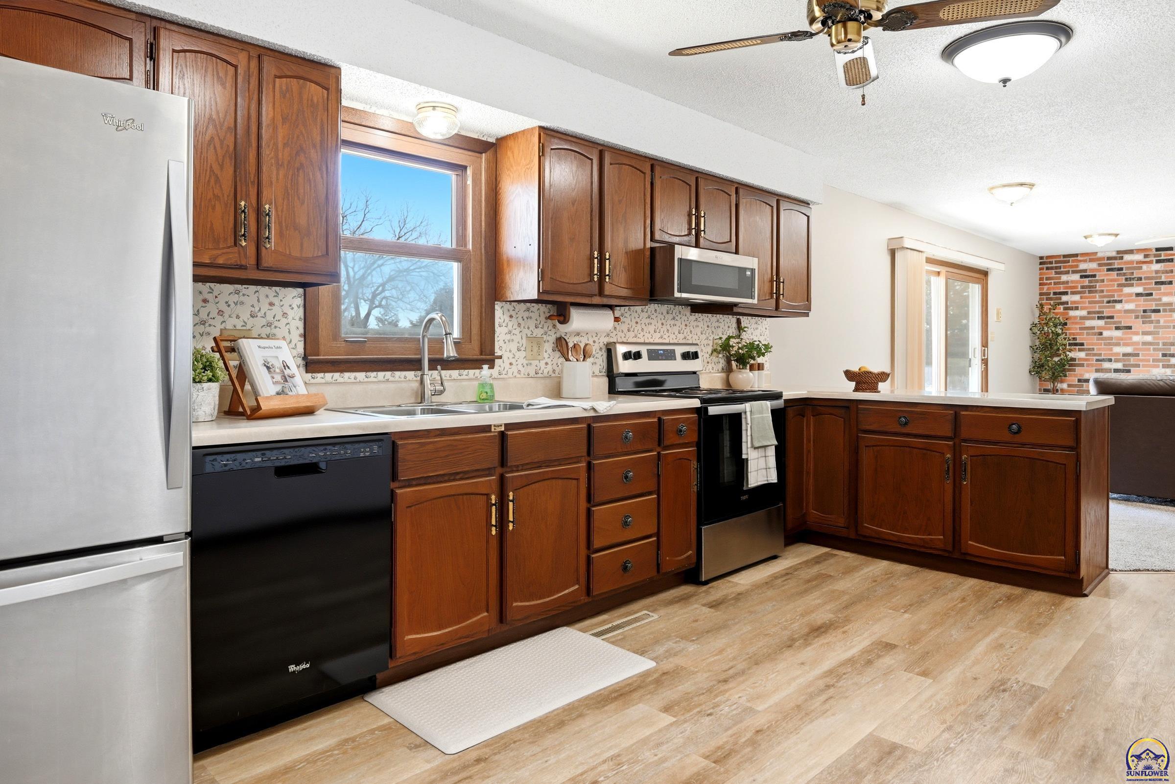 6444 Southeast Paulen Road Berryton, KS 66409 - Photo 5 of 34