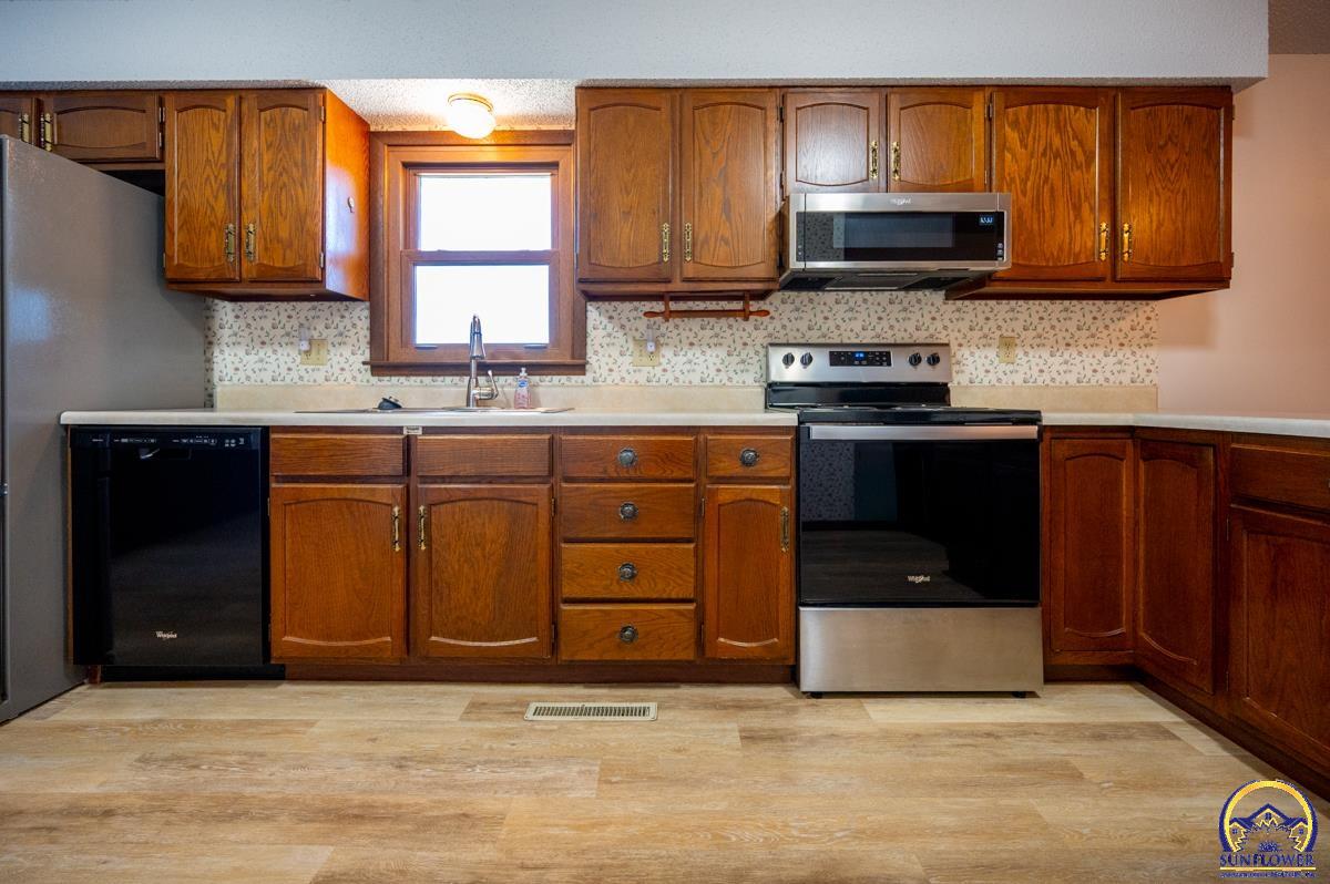 6444 Southeast Paulen Road Berryton, KS 66409 - Photo 9 of 36