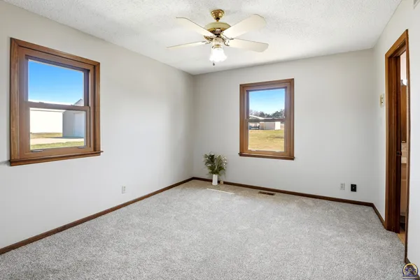 $494,500 | 6444 Southeast Paulen Road, Berryton, KS 66409