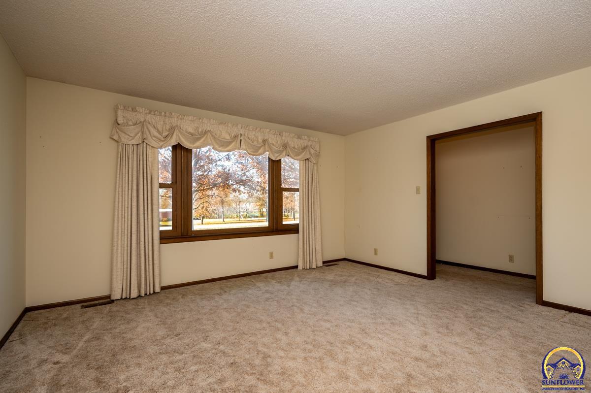 6444 Southeast Paulen Road Berryton, KS 66409 - Photo 10 of 36