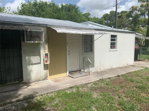 $1,050 | 2725 53rd Avenue North, St. Petersburg, FL 33714