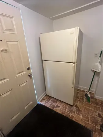 $1,050 | 2725 53rd Avenue North, St. Petersburg, FL 33714