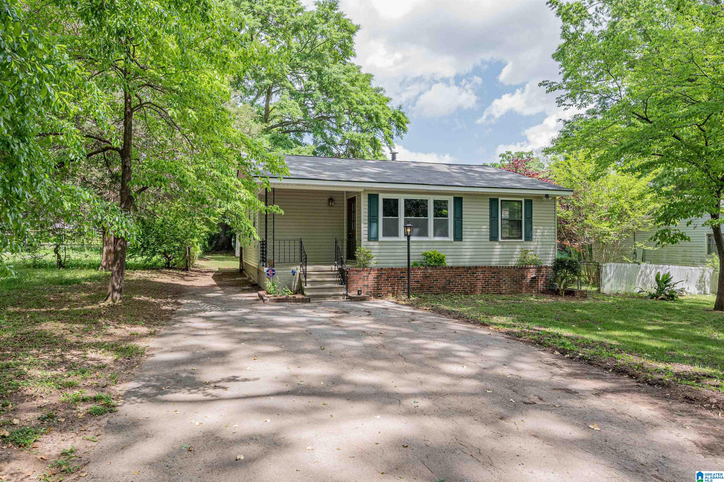 112 Hart Avenue Bessemer, AL 35023 - Photo 3 of 36
