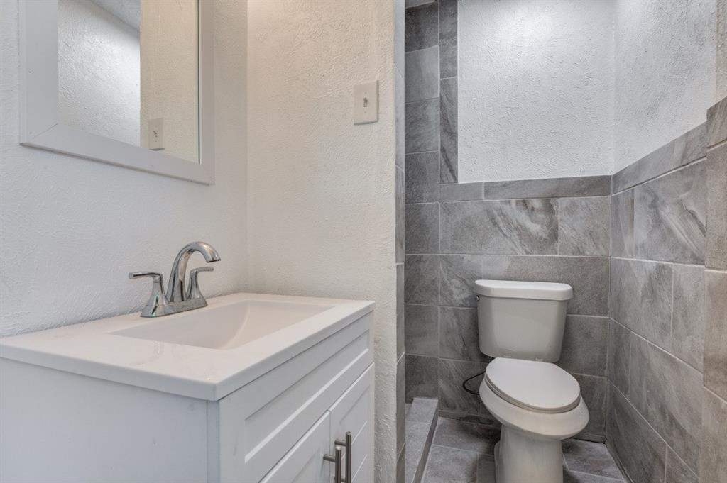 3753 Morningview Drive Dallas, TX 75241 - Photo 3 of 11