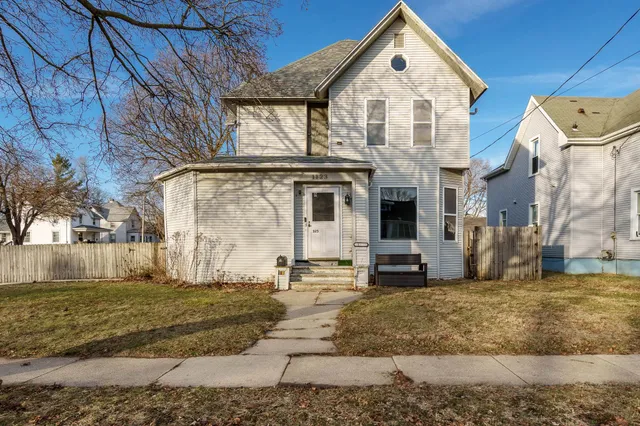 $169,999 | 1123 Portland Avenue, Beloit, WI 53511