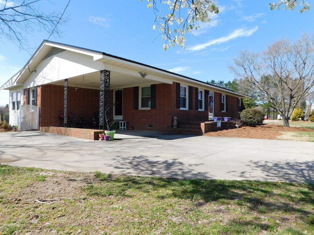 153 Joe Morris Road Kenly, NC 27542 - Photo 4 of 31 Gallery Image 4