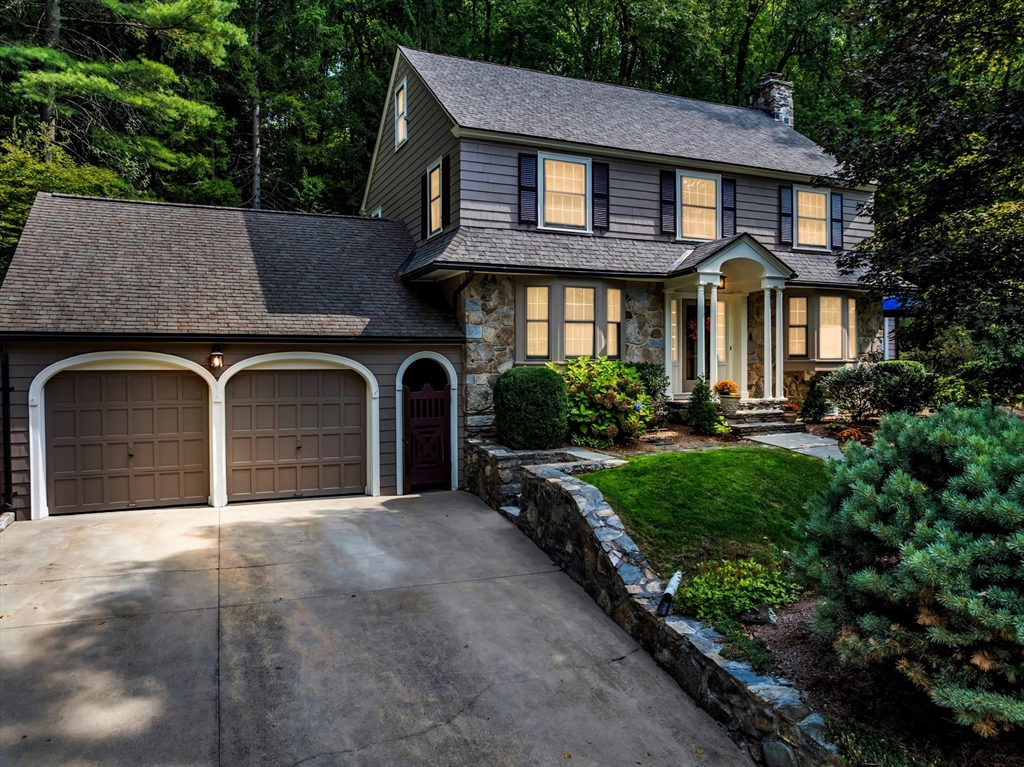 8 Old Colony Road Worcester, MA 01609 - Photo 3 of 42 Gallery Image 3