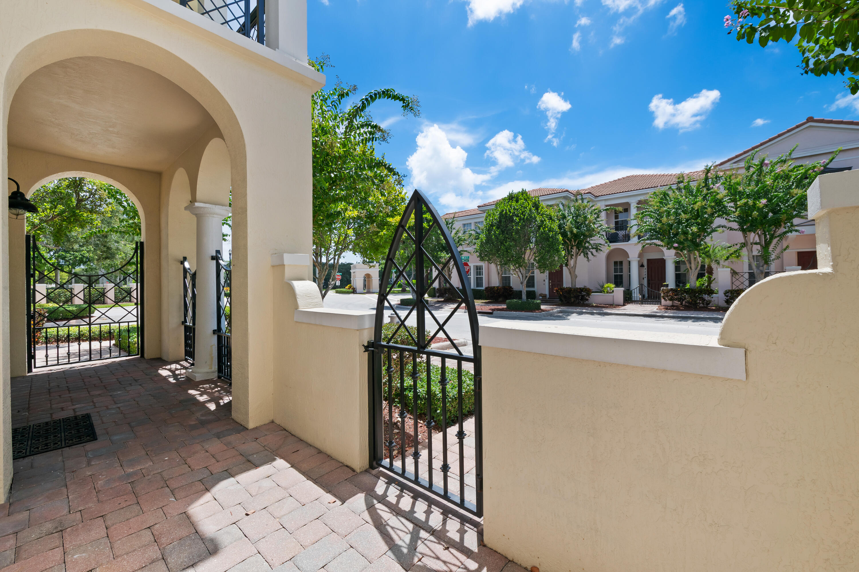 870 Northwest 83rd Lane Boca Raton, FL 33487 - Photo 3 of 28 DSC_7453