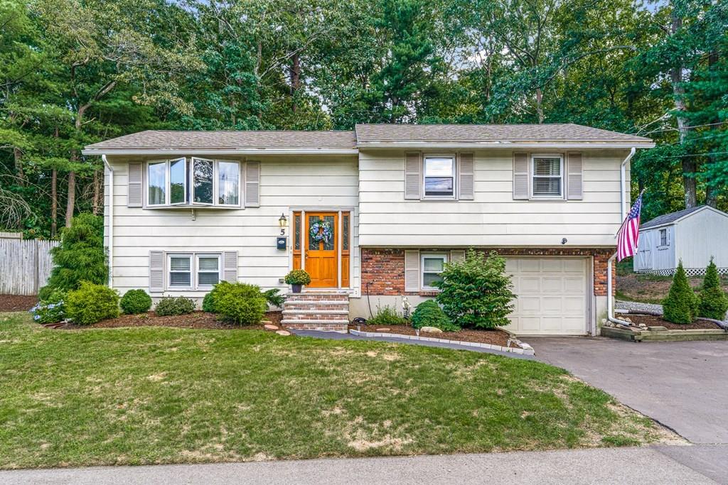 5 Brookbridge Road Peabody, MA 01960 - Photo 4 of 42 Gallery Image 4