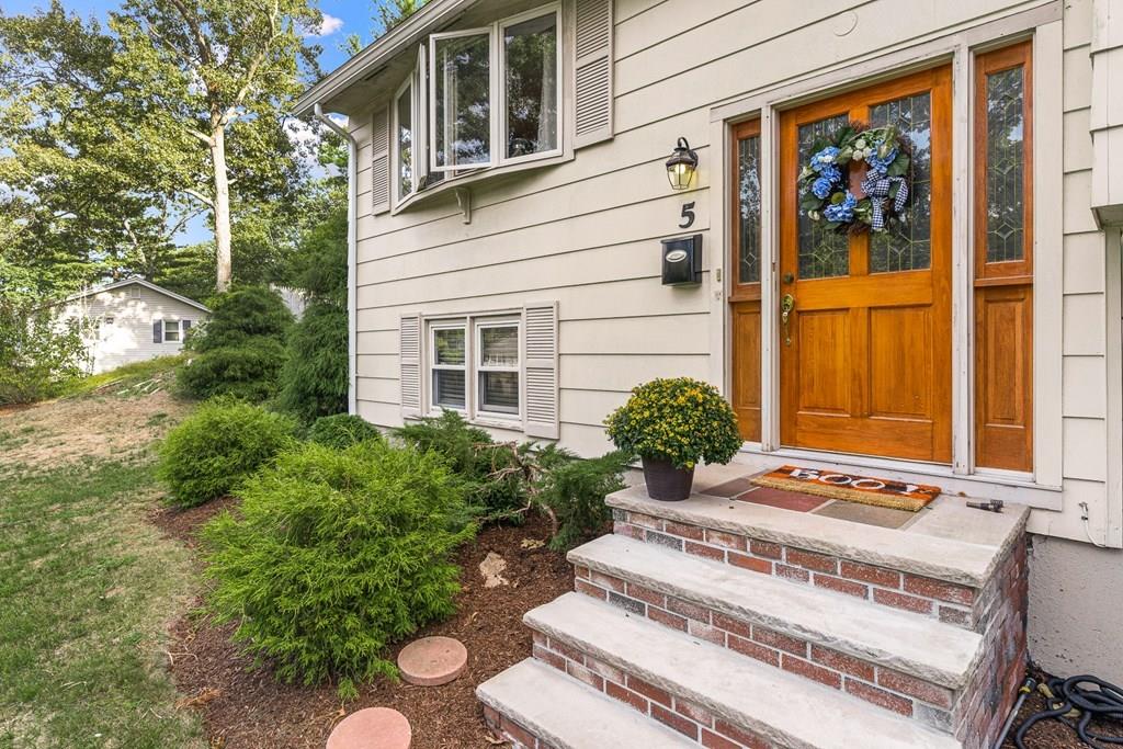 5 Brookbridge Road Peabody, MA 01960 - Photo 5 of 42 Gallery Image 5