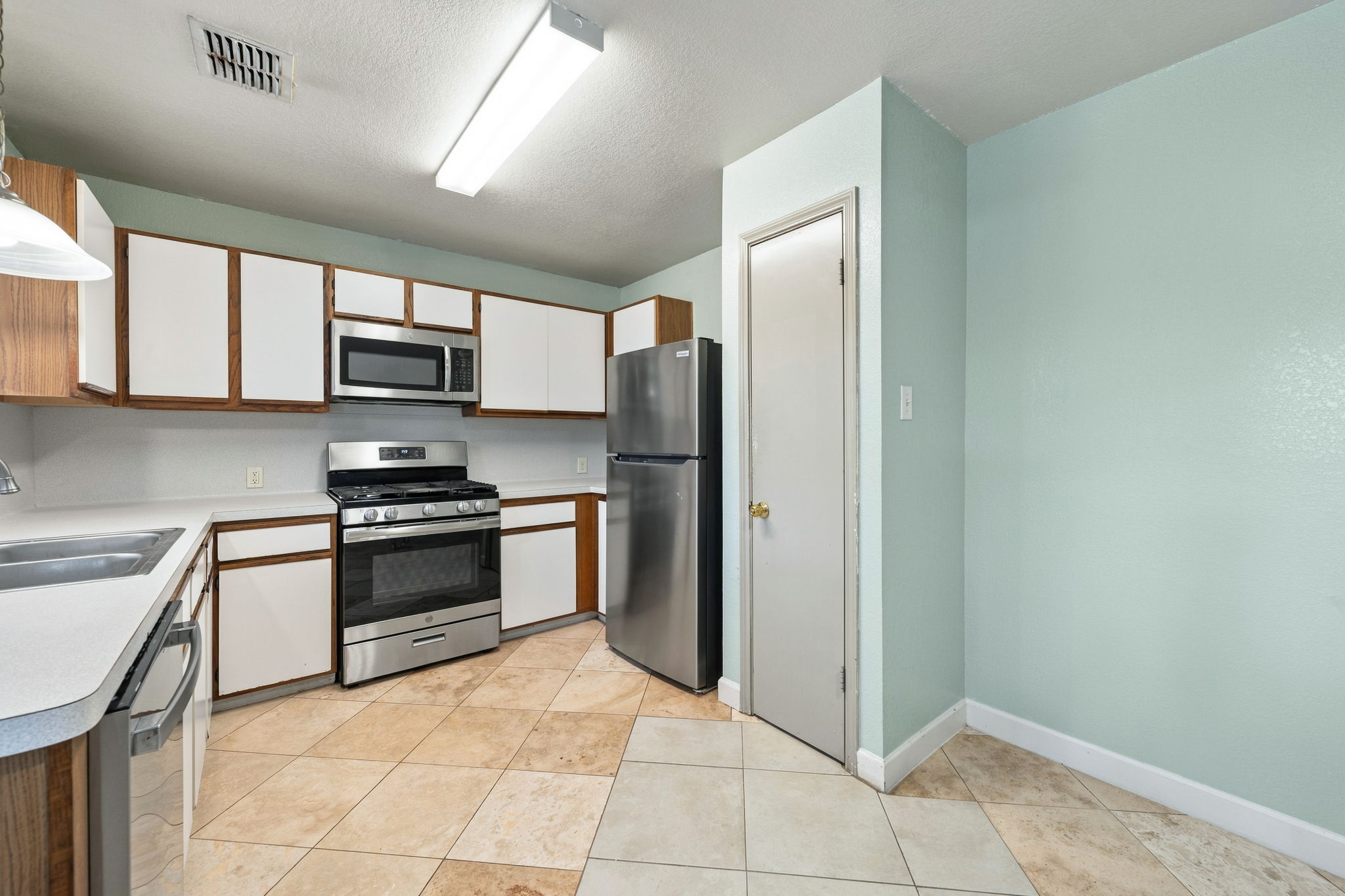 5505 Mesquite Grove Road Austin, TX 78744 - Photo 13 of 36 Gallery Image 13