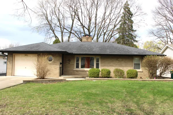 $300,000 | 1717 West Acres Road, Joliet, IL 60435