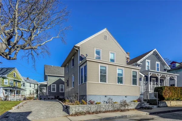 $3,600 | 21 Bayview Avenue, Newport, RI 02840