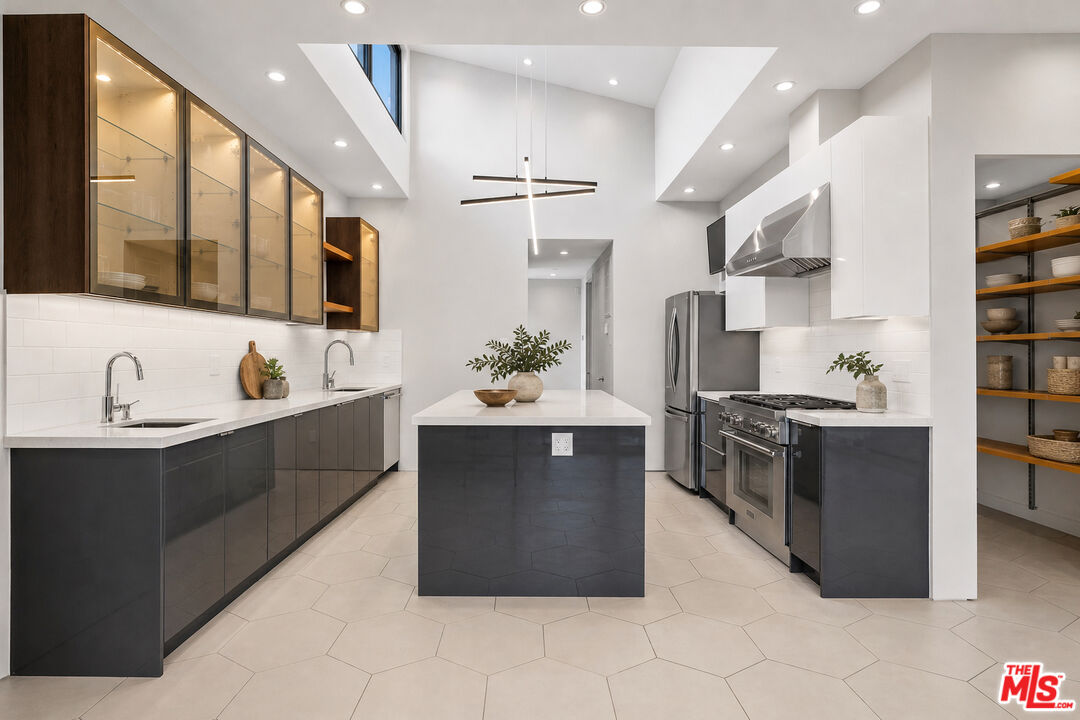 2412 Riverside Drive Los Angeles, CA 90039 - Photo 7 of 24
