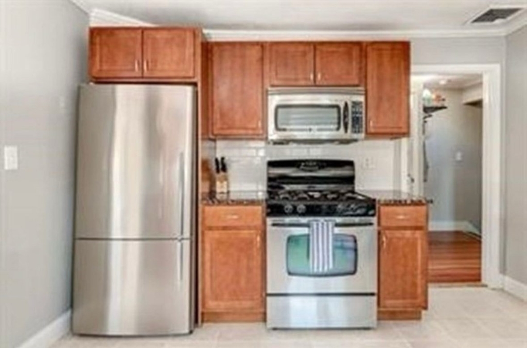 9 P Street, Unit 3 Boston, MA 02127 - Photo 4 of 9