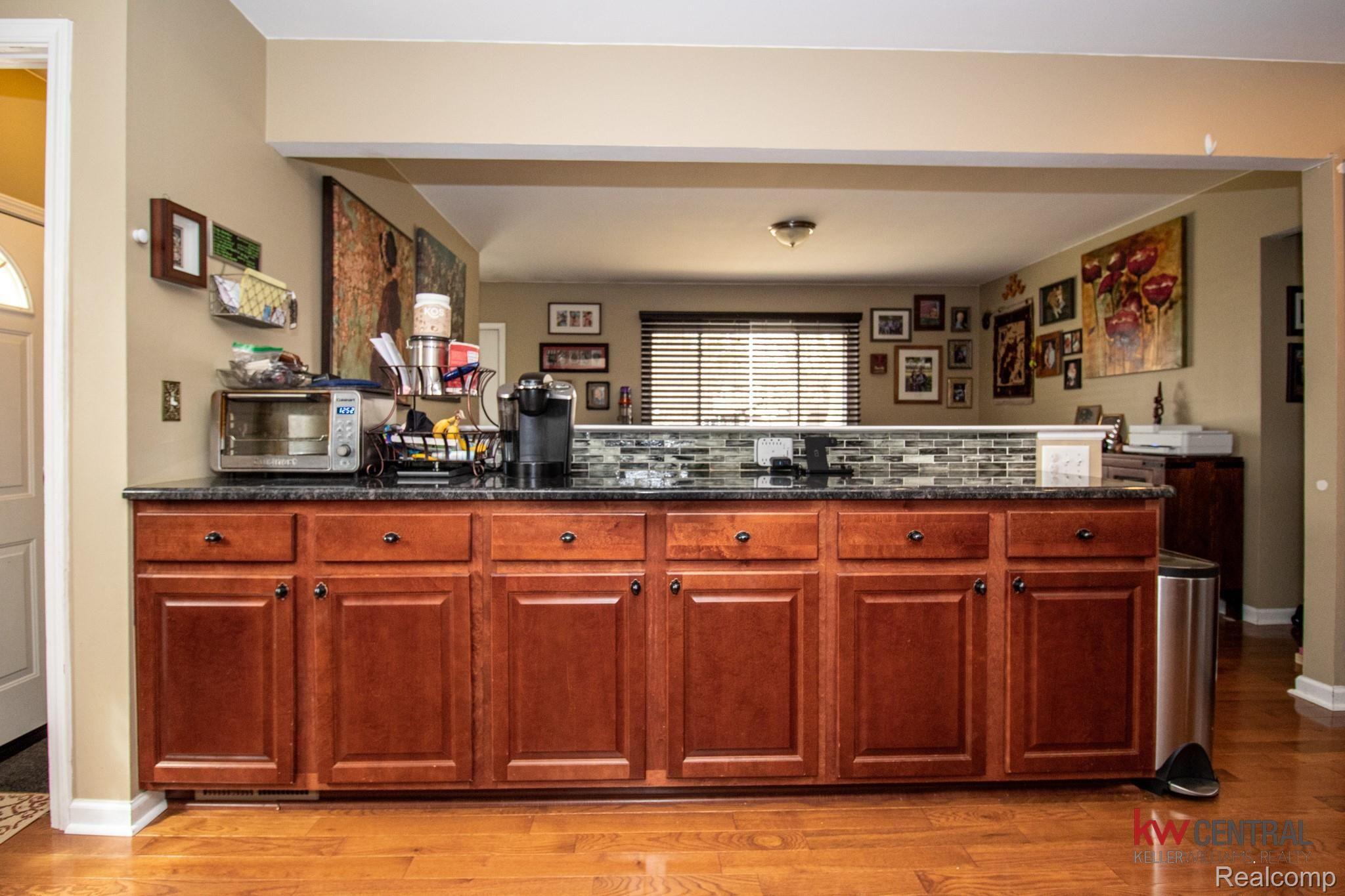 Kitchen 2.jpg
