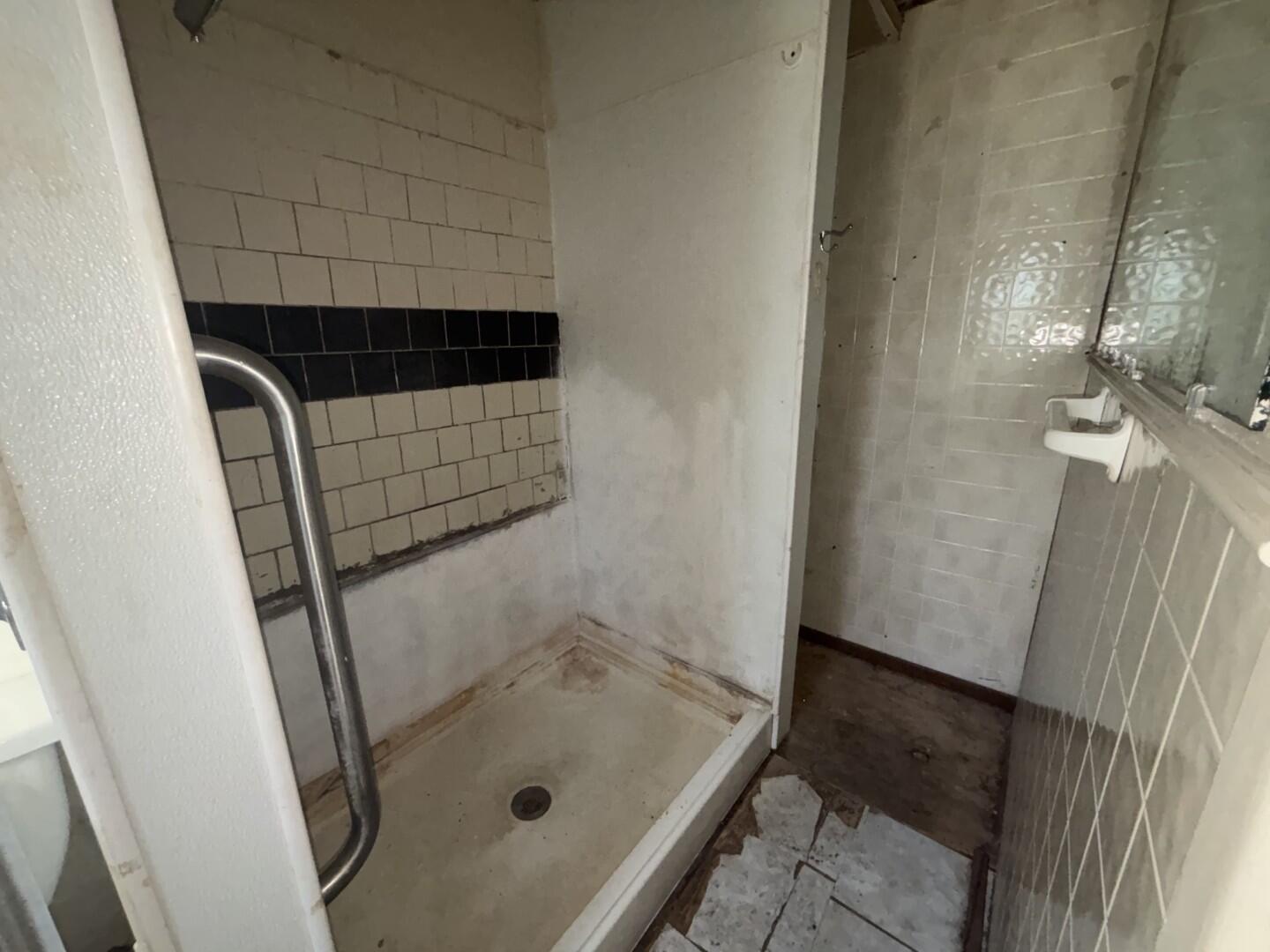 2513 Amherst Street Lubbock, TX 79415 - Photo 11 of 28 Bathroom 1b