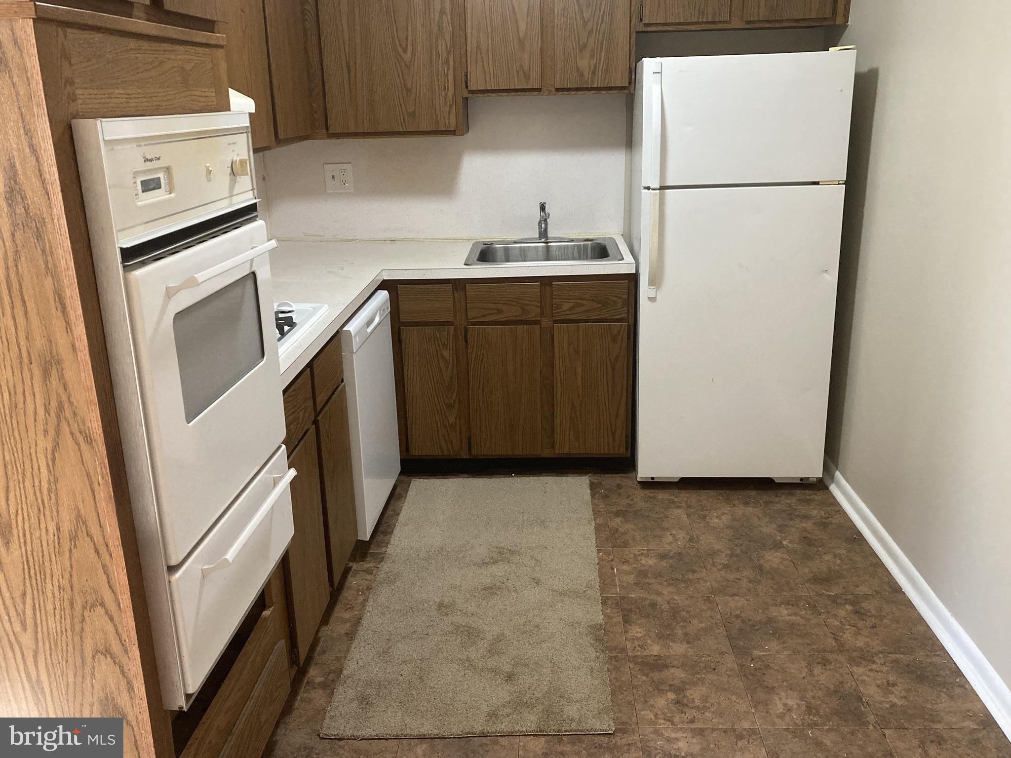 1600 Church Road, Unit A300 Wyncote, PA 19095 - Photo 8 of 16 Cozy kitchen with modern amenities.