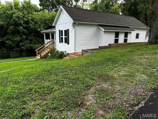 $219,000 | 404 North First Street, Steelville, MO 65565