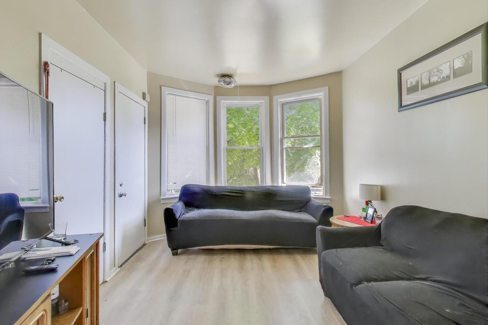 4322 North Monticello Avenue Chicago, IL 60618 - Photo 12 of 37 a living room with furniture and a window