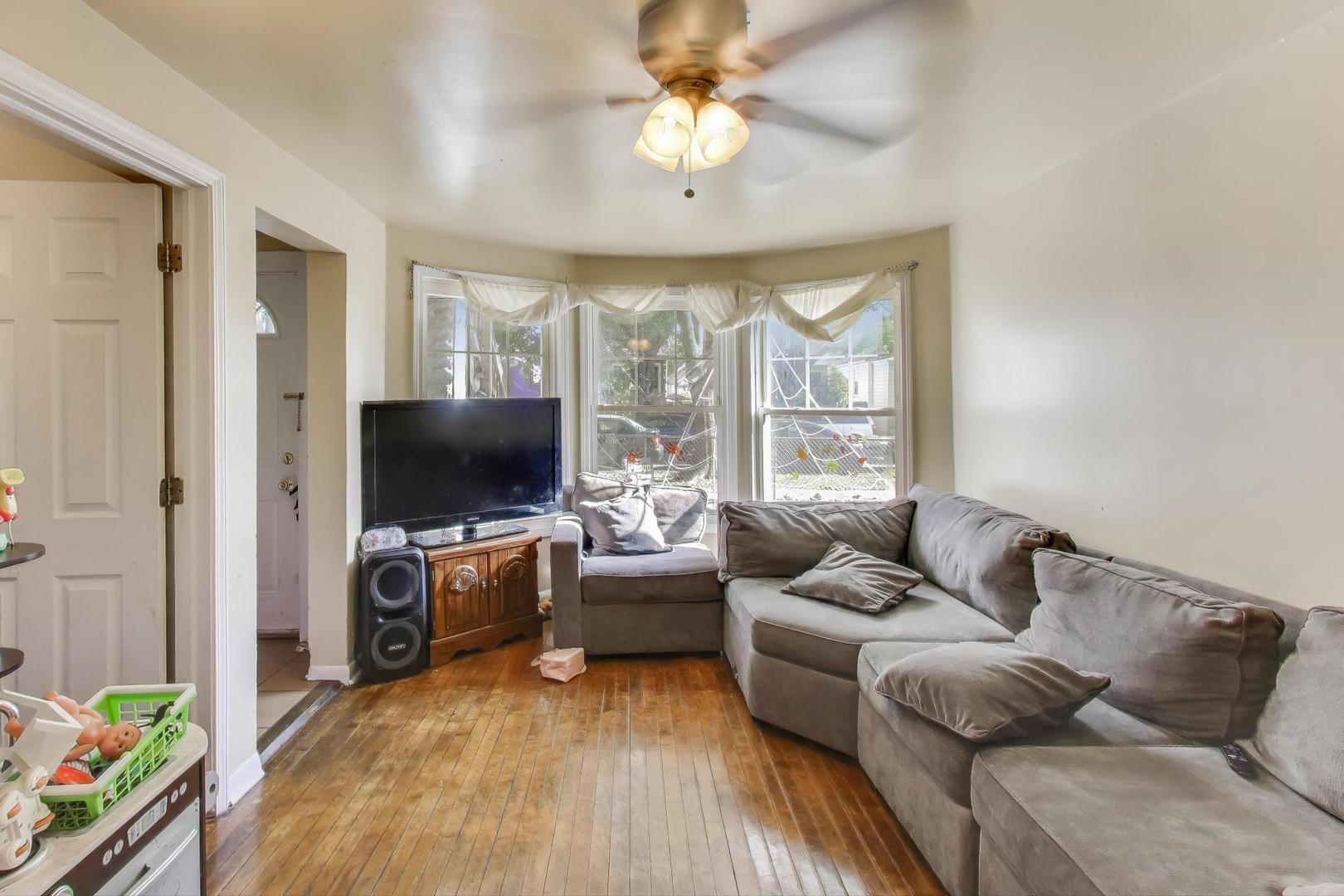 4322 North Monticello Avenue Chicago, IL 60618 - Photo 3 of 37 a living room with furniture and a flat screen tv