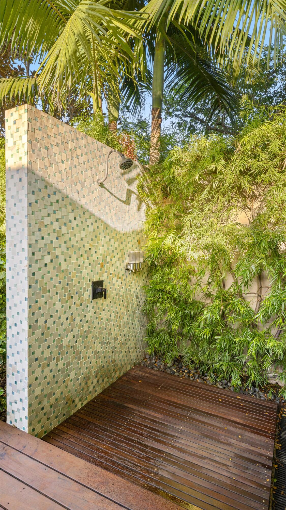 655 Oak Springs Lane Santa Barbara, CA 93108 - Photo 24 of 39 a view of a door