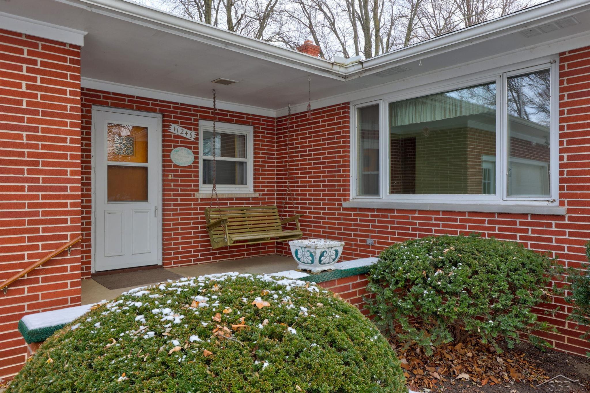 11245 North Evergreen Road Birch Run, MI 48415 - Photo 6 of 61 50129037-43e825b8-ce82-4e27-8de1-295faa8339c9.JPG